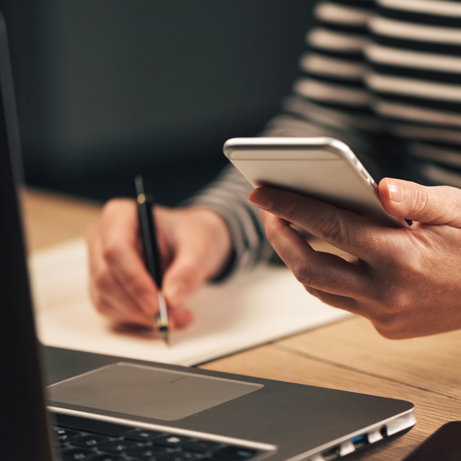 woman-writing-contact-list-from-phone-into-busines-2023-11-27-04-52-51-utc Chequeo Fiscal-Contable